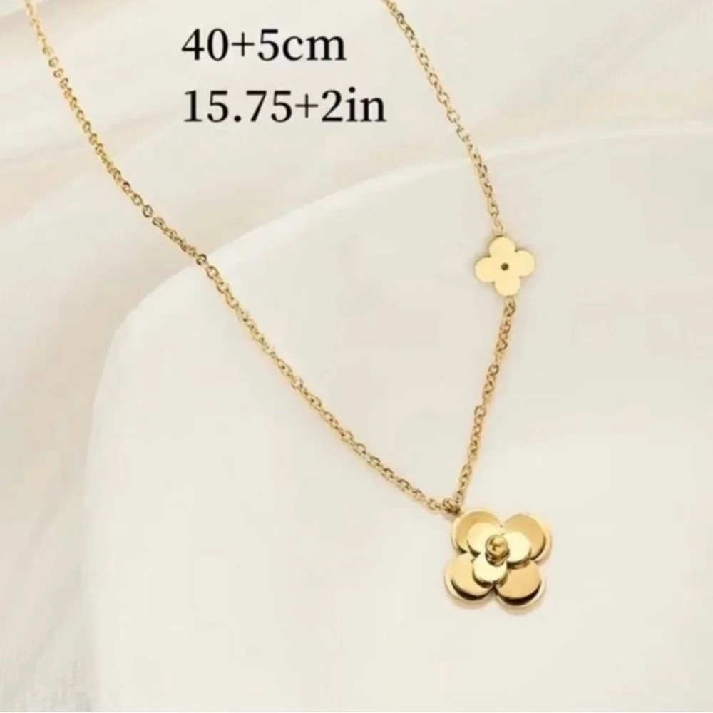 New Women’s Gold Plated Camellia Pendant Necklace Elegant Clover Stainless Steel